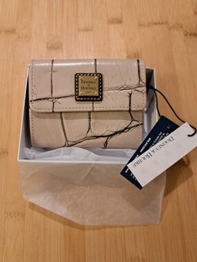 🔥Dooney & Bourke Denison Small Flap Wallet In Taupe Croc Embossed Leather NEW!